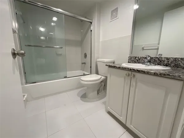 $1,811 | 19455 Northeast 10th Avenue, Unit 3106, North Miami Beach, FL 33179