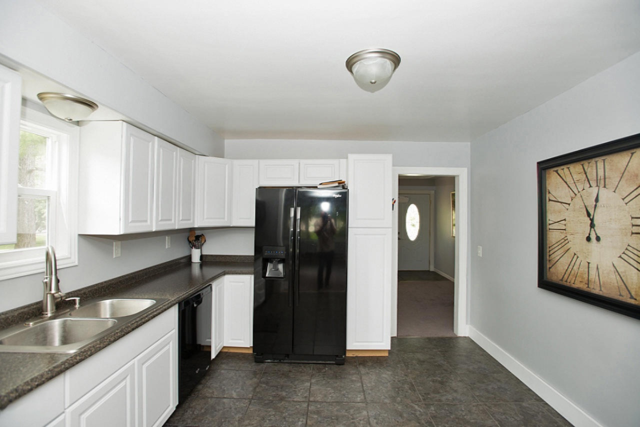 3011 Grace Road Kalamazoo, MI 49006 - Photo 2 of 14 Grace Rd-4