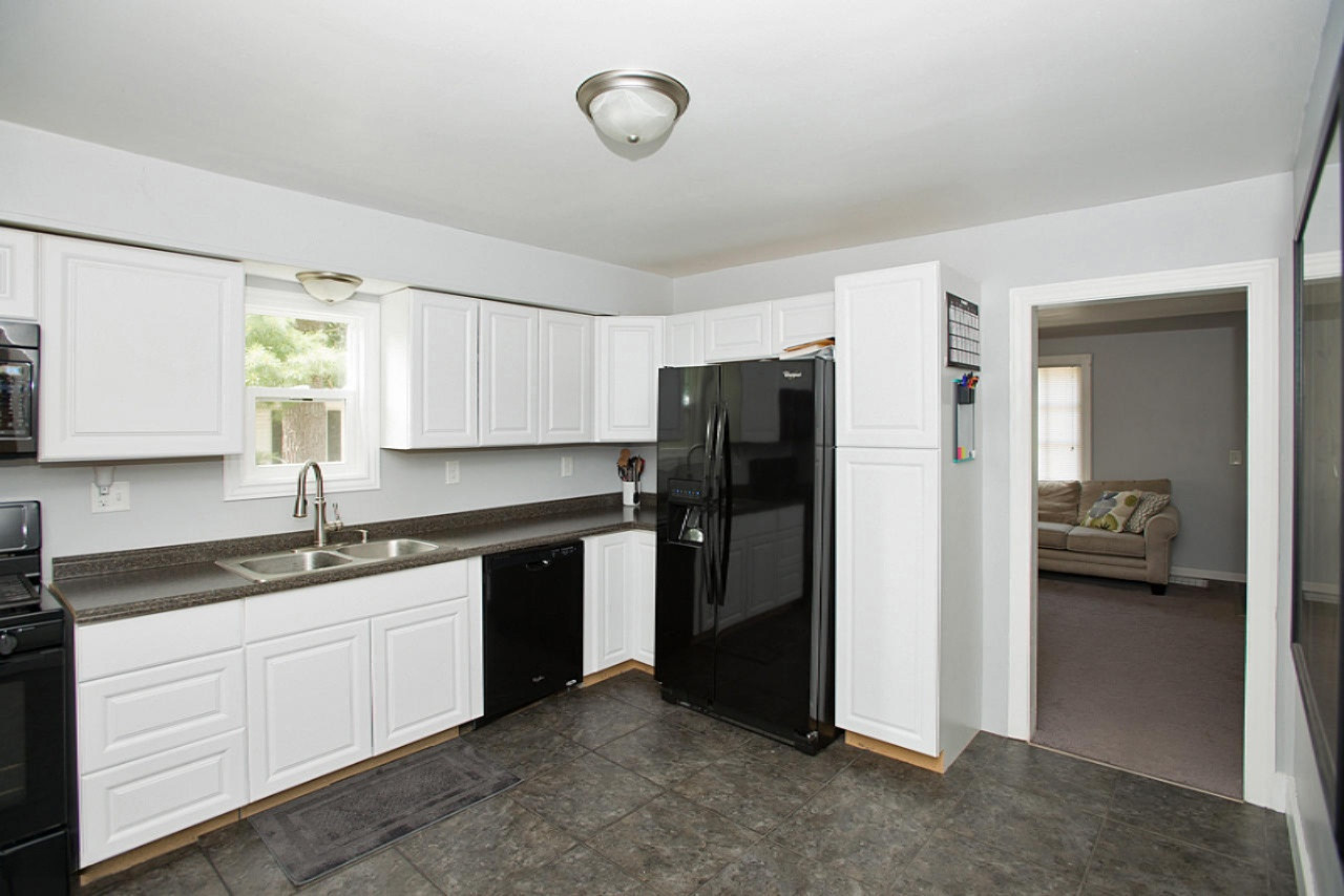 3011 Grace Road Kalamazoo, MI 49006 - Photo 3 of 14 Grace Rd-3