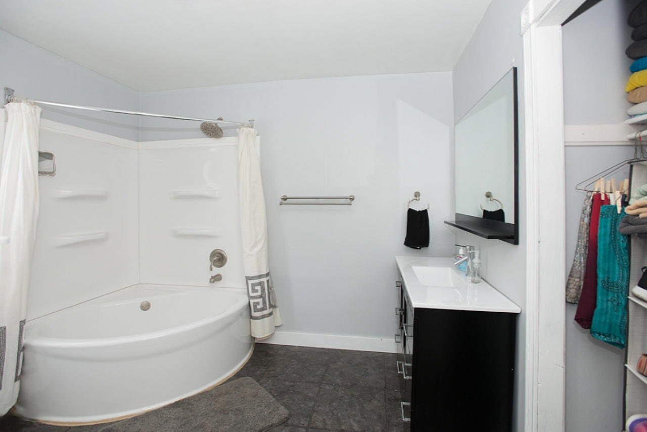 3011 Grace Road Kalamazoo, MI 49006 - Photo 7 of 14 Grace Rd-6