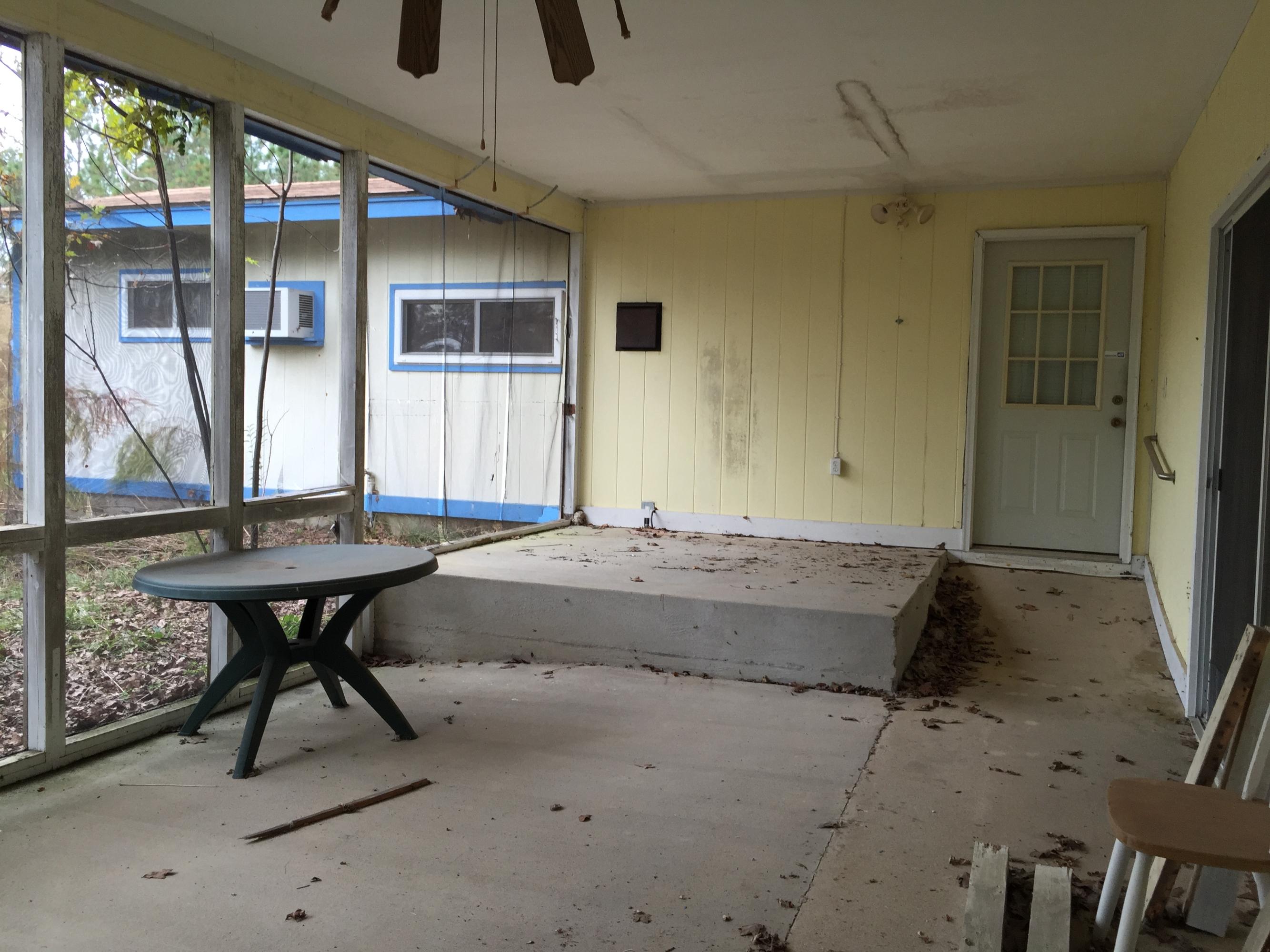 810 Sexton Road DeFuniak Springs, FL 32433 - Photo 12 of 21 a room with pool table and windows