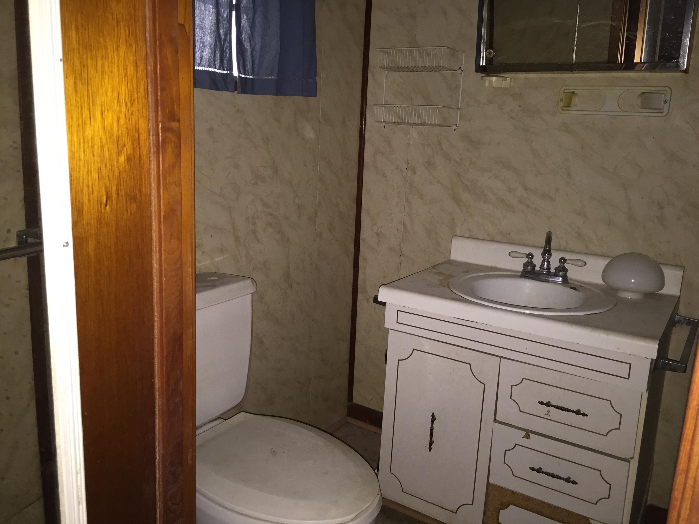 810 Sexton Road DeFuniak Springs, FL 32433 - Photo 8 of 21 a bathroom with a sink toilet and shower
