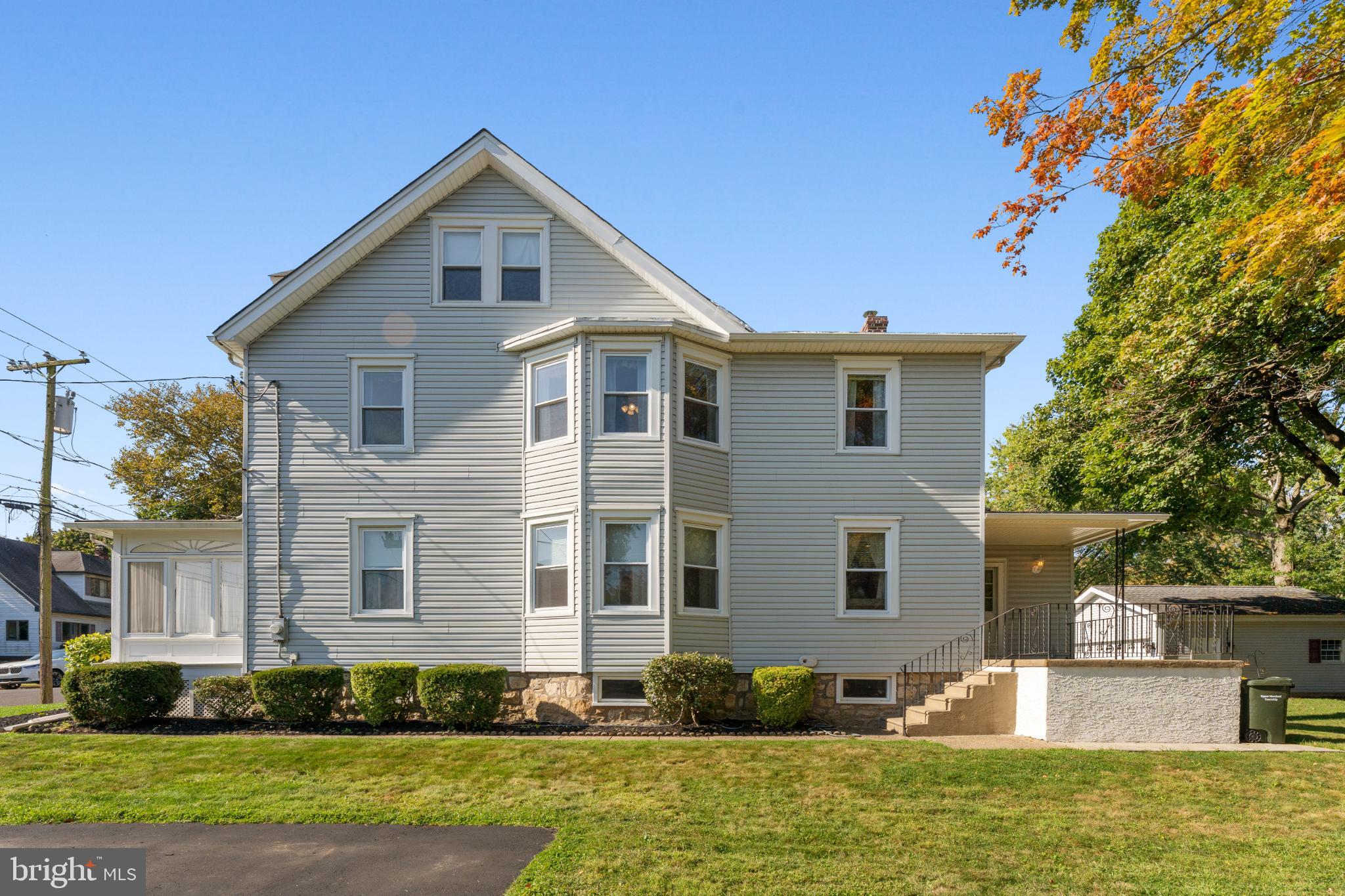 310 Dallas Road Willow Grove, PA 19090 - Photo 30 of 30 a front view of a house with a yard