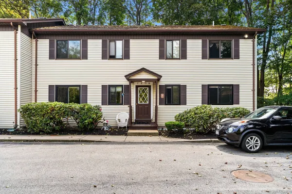 $284,900 | 16 Cleveland Place, Unit 8, Gloucester, MA 01930