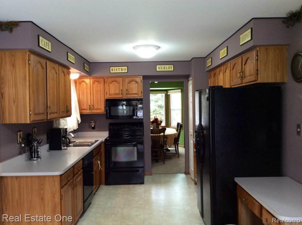 2448 Weathervane Road West Bloomfield, MI 48324 - Photo 5 of 22 FABULOUS KITCHEN W/ALL APPLIANCES!