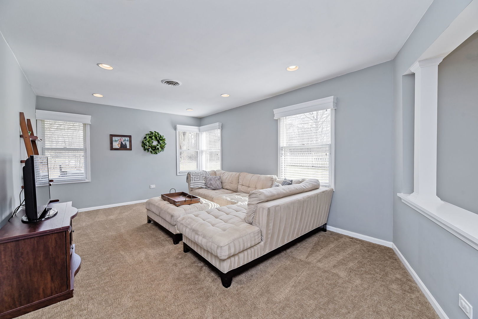601 Saddle Road Wheaton, IL 60187 - Photo 3 of 17