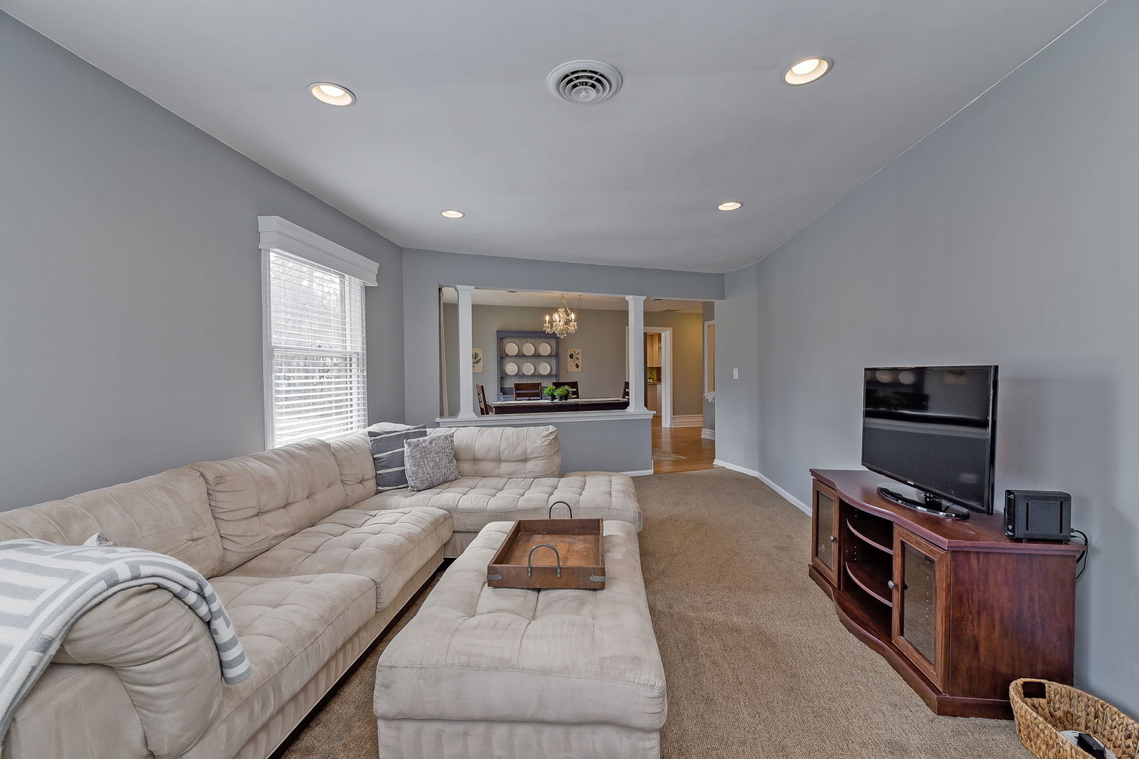 601 Saddle Road Wheaton, IL 60187 - Photo 4 of 17