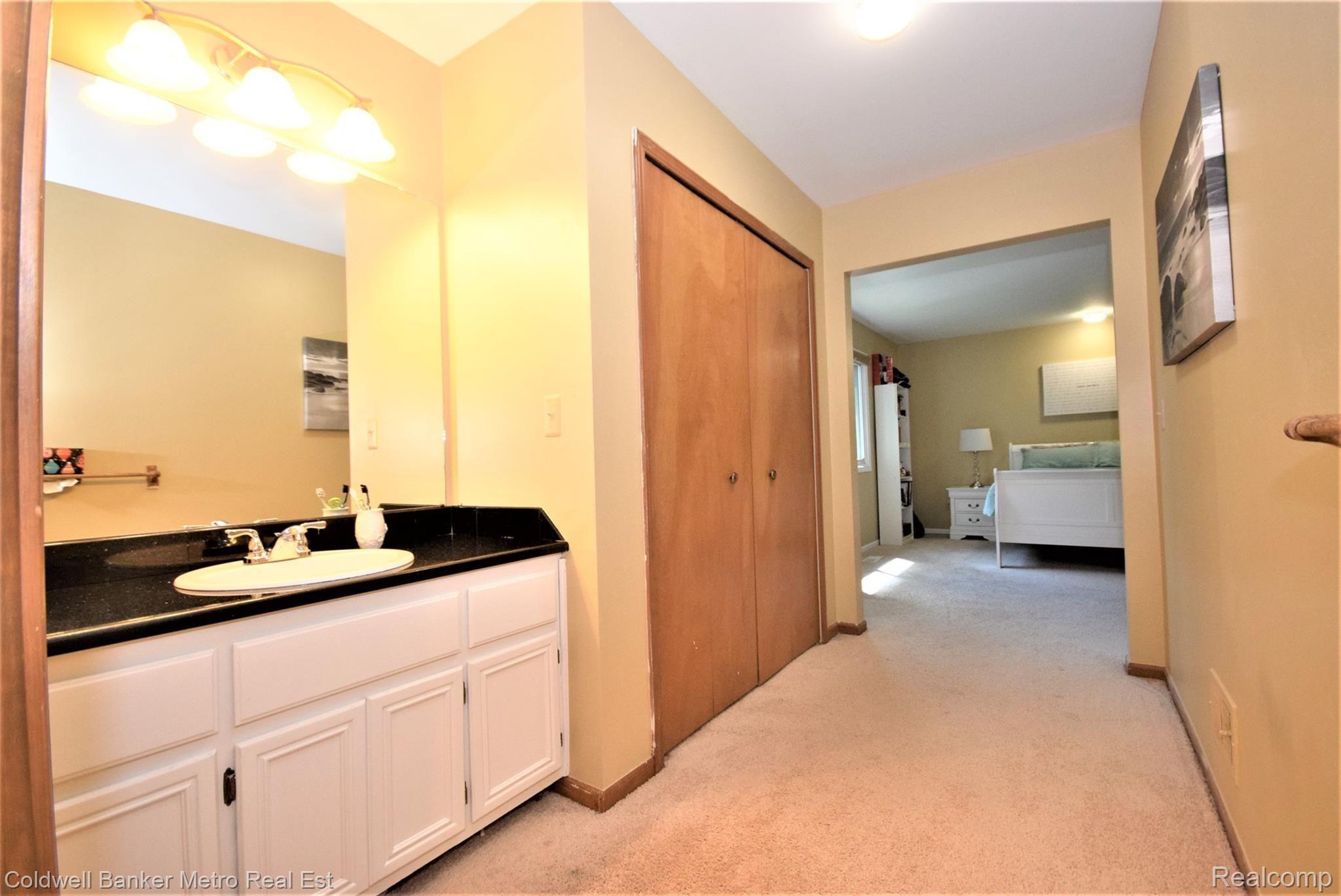 1803 Rapids Way Rochester, MI 48309 - Photo 44 of 63 Jack & Jill bathroom