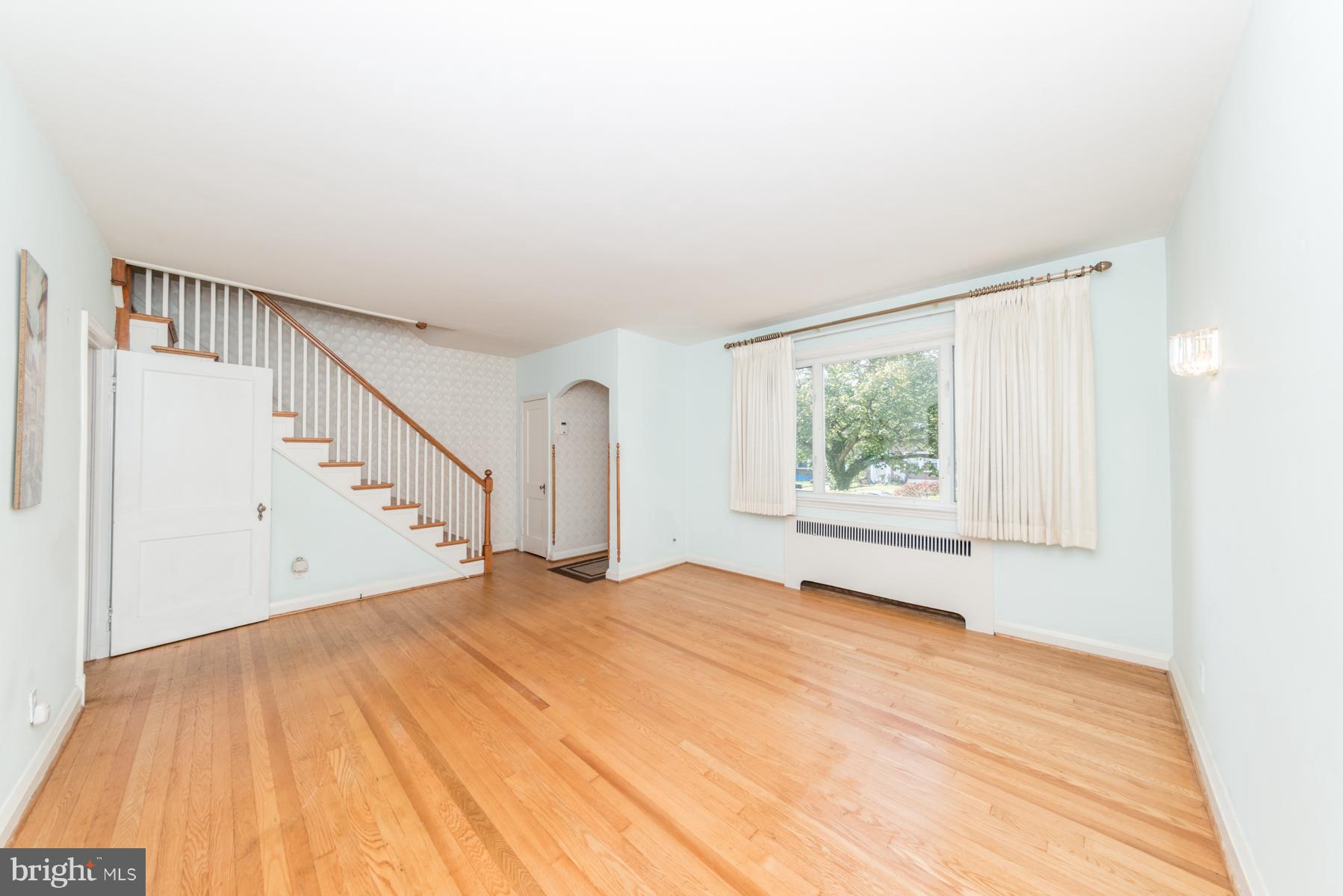 1628 Ralworth Road Baltimore, MD 21218 - Photo 4 of 26 Living Room