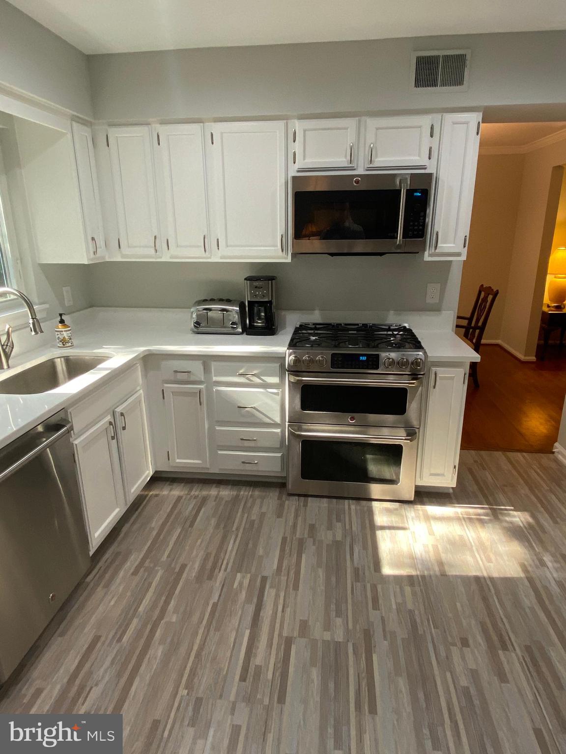 9009 Octavia Court Springfield, VA 22153 - Photo 22 of 80 Quartz Counters!!!!