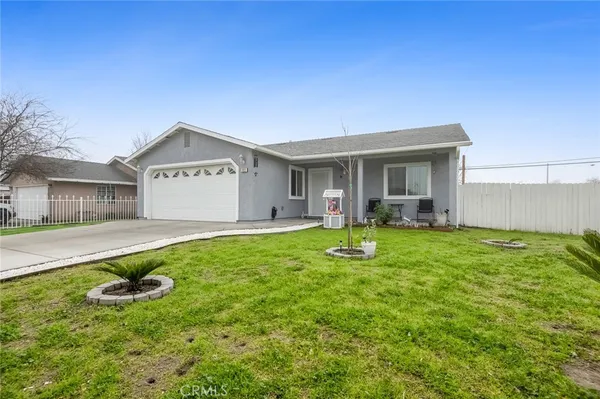 a view of an house with backyard space and balcony
