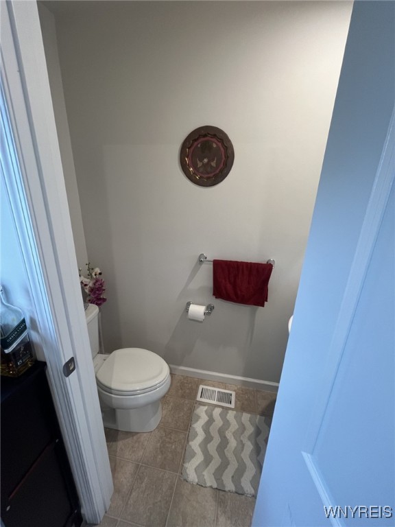 69 Florence Lane Amherst, NY 14228 - Photo 8 of 33 1st floor powder room