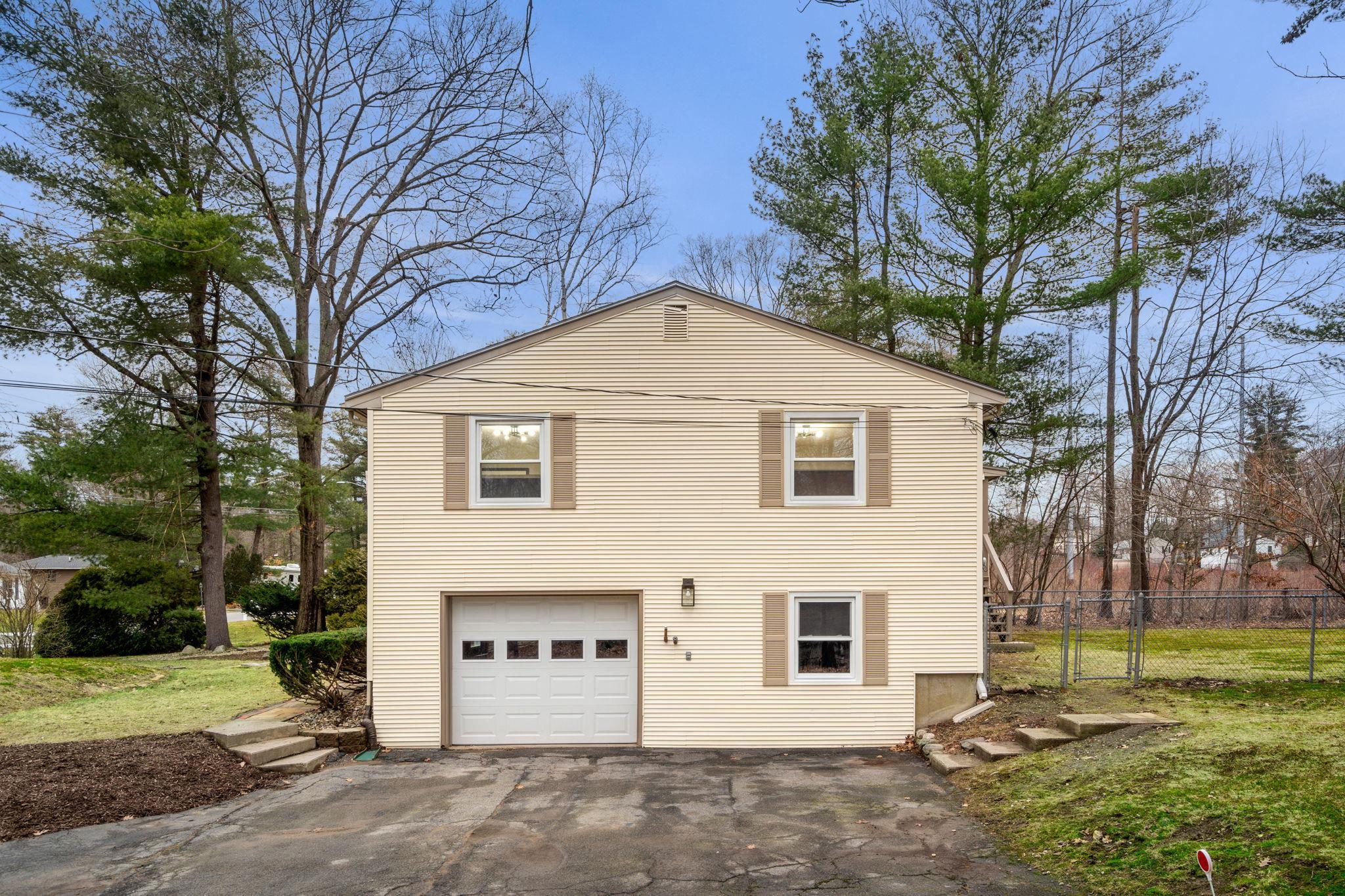 12 Olde Coach Road Derry, NH 03038 - Photo 13 of 40