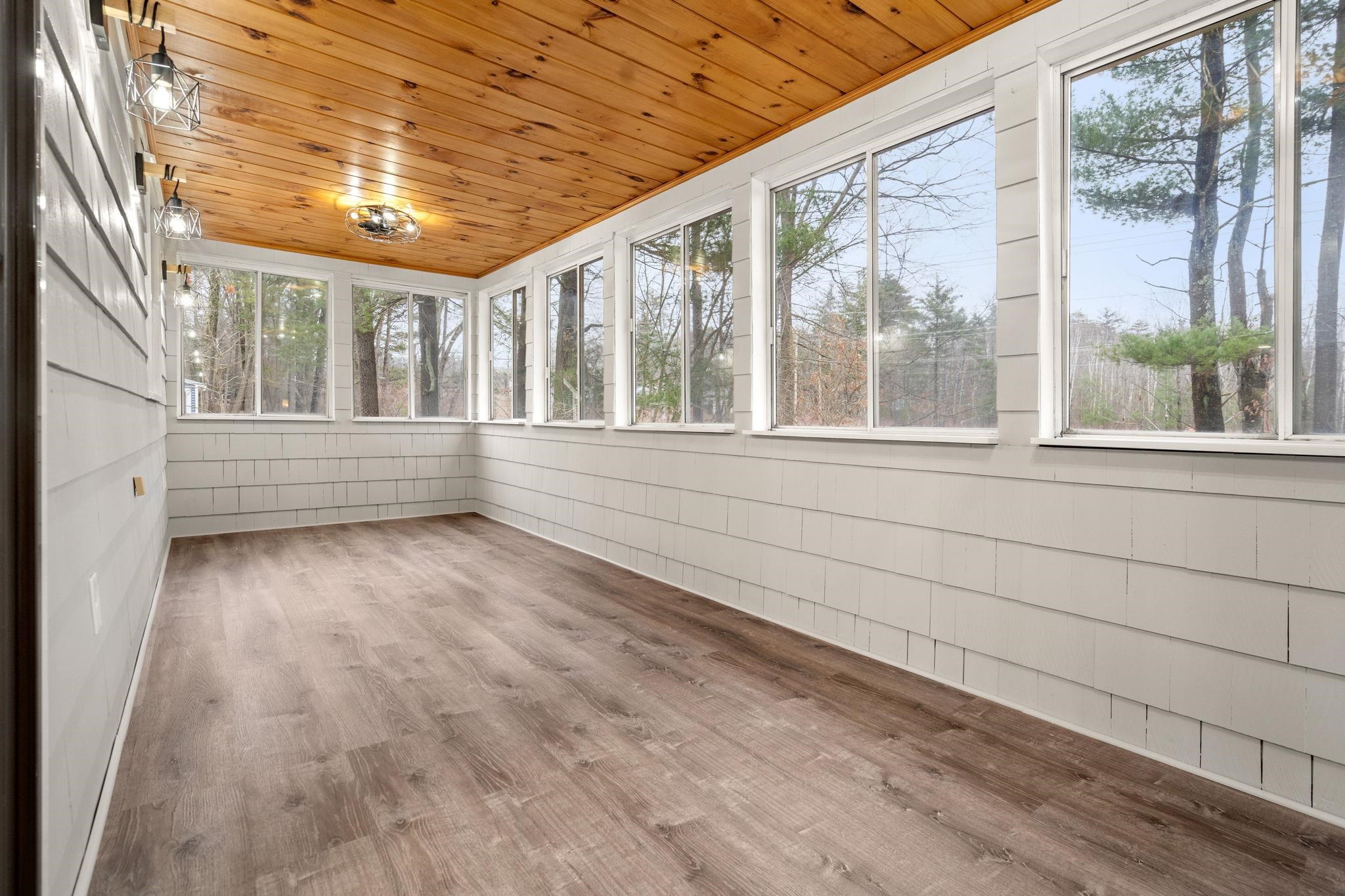 12 Olde Coach Road Derry, NH 03038 - Photo 18 of 40