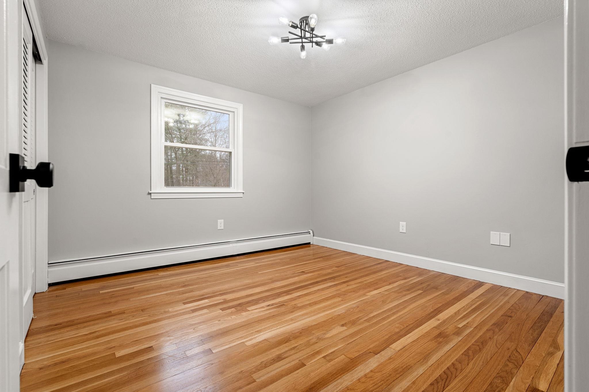 12 Olde Coach Road Derry, NH 03038 - Photo 31 of 40