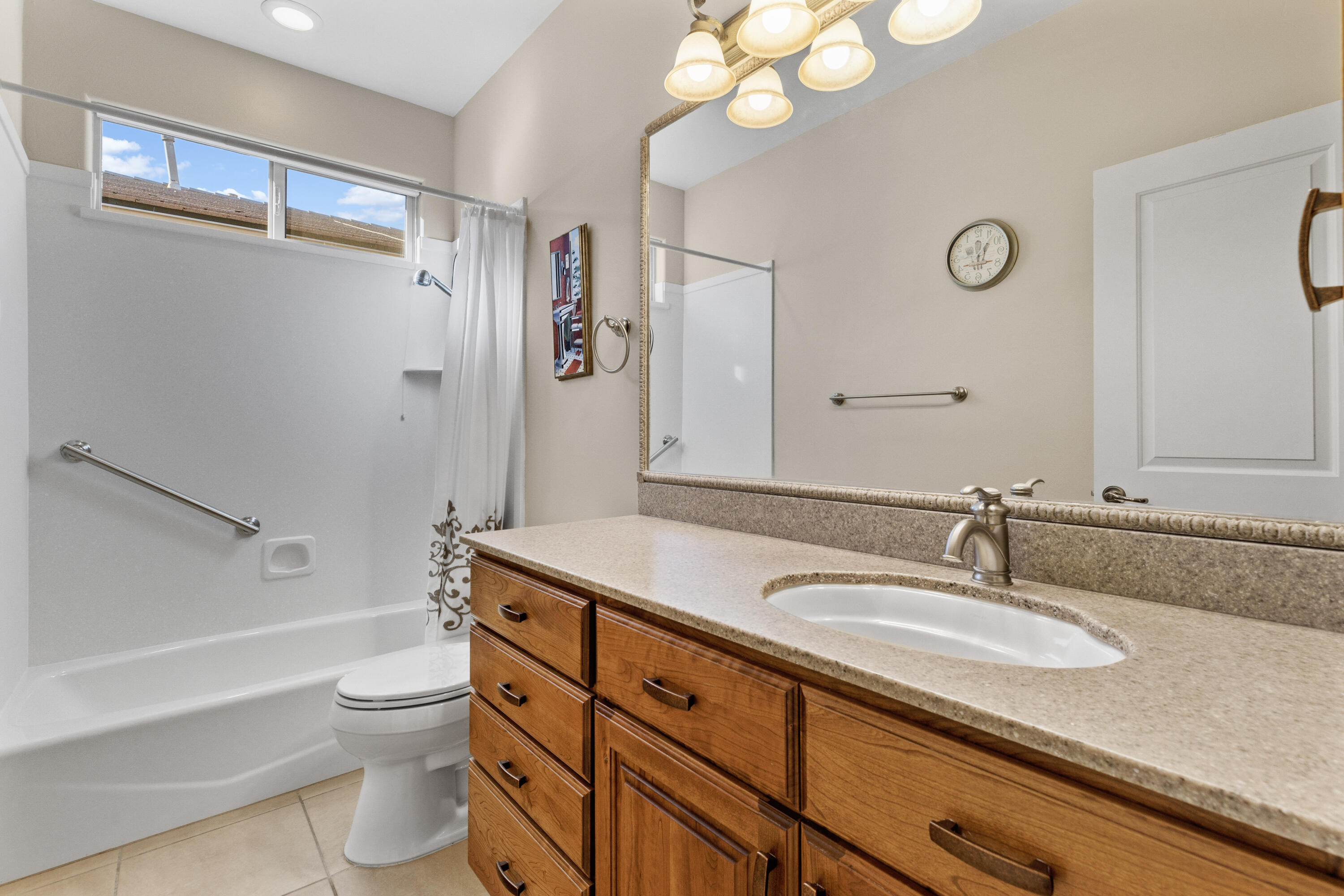 409 North Country Lane, Unit 39 St. George, UT 84770 - Photo 14 of 40 Main Bathroom