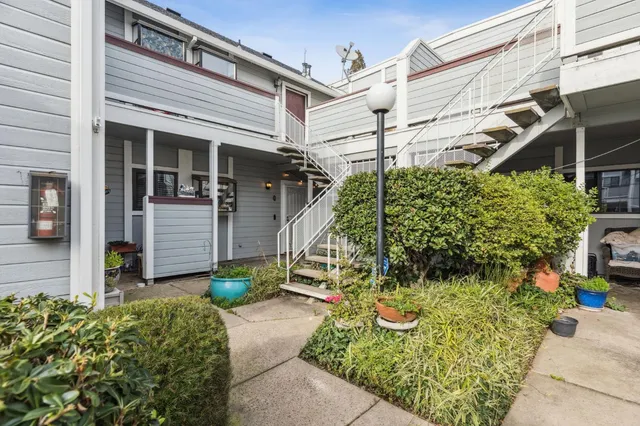 $305,000 | 7401 Auburn Oaks Court, Unit Q, Citrus Heights, CA 95621