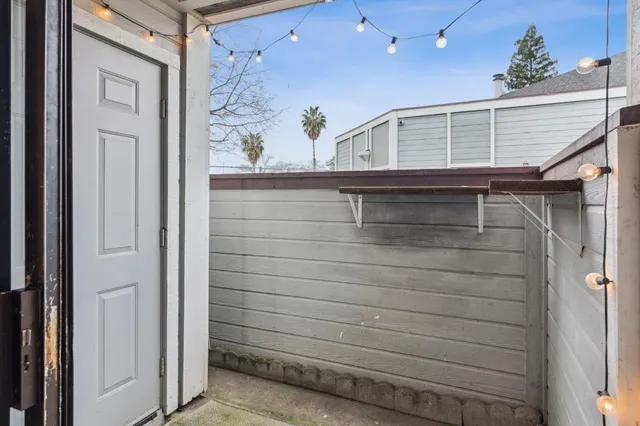 $305,000 | 7401 Auburn Oaks Court, Unit Q, Citrus Heights, CA 95621