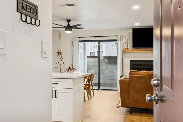 $305,000 | 7401 Auburn Oaks Court, Unit Q, Citrus Heights, CA 95621