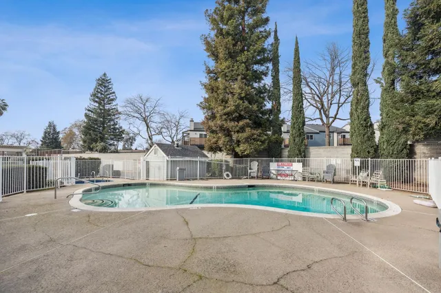 $305,000 | 7401 Auburn Oaks Court, Unit Q, Citrus Heights, CA 95621