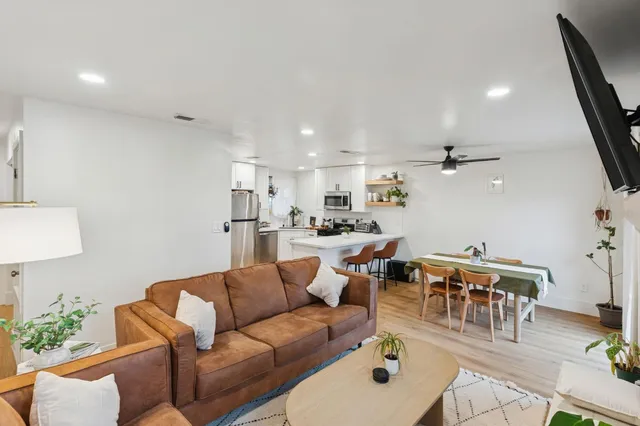 $305,000 | 7401 Auburn Oaks Court, Unit Q, Citrus Heights, CA 95621