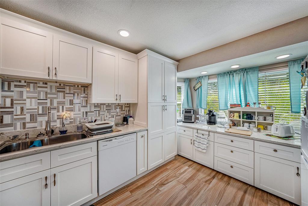 8711 Beaver Lane, Unit 4 Port Richey, FL 34668 - Photo 14 of 28 Gallery Image 14