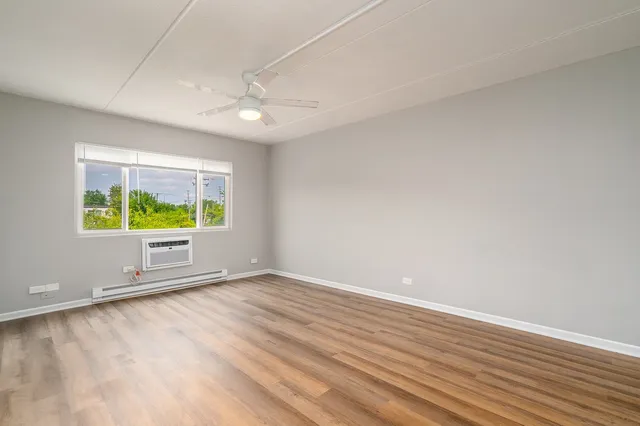 $1,995 | 329 Kimbell Avenue, Unit 9, Elmhurst, IL 60126