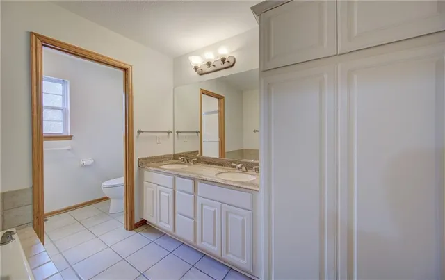 $400,000 | 2705 South Breckenridge Drive, Independence, MO 64055