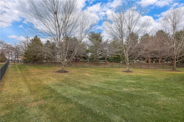 $400,000 | 2705 South Breckenridge Drive, Independence, MO 64055