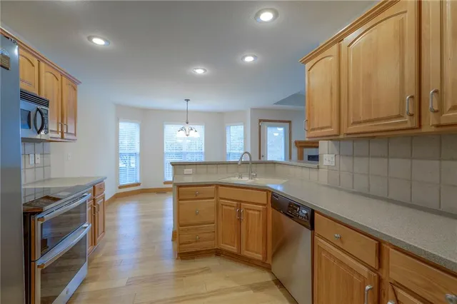 $400,000 | 2705 South Breckenridge Drive, Independence, MO 64055