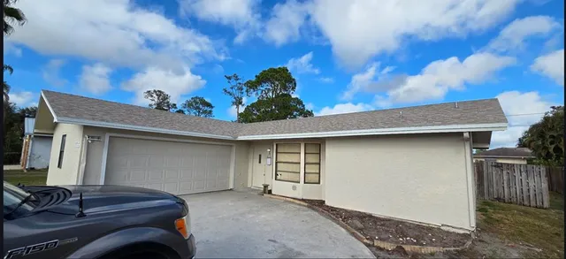 $375,900 | 765 Southeast Floresta Drive, Port St. Lucie, FL 34983