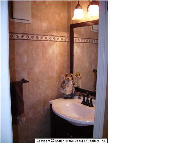 39 Hickory Circle Staten Island, NY 10312 - Photo 4 of 11 Additional Photo