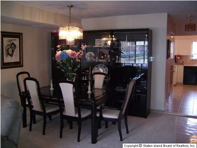 39 Hickory Circle Staten Island, NY 10312 - Photo 6 of 11 Additional Photo