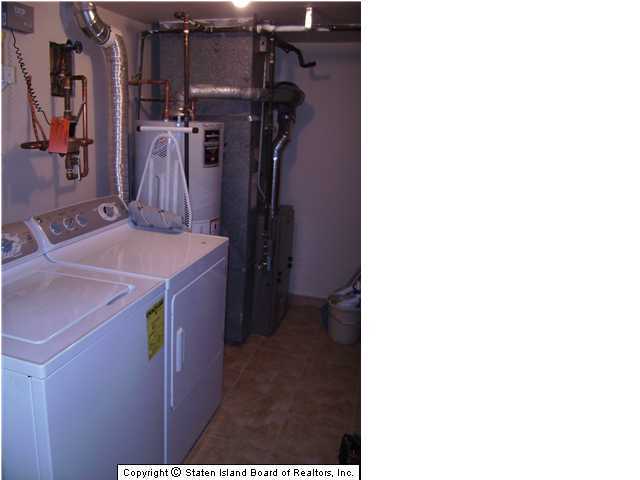 39 Hickory Circle Staten Island, NY 10312 - Photo 7 of 11 Additional Photo