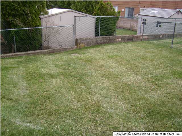 39 Hickory Circle Staten Island, NY 10312 - Photo 9 of 11 Additional Photo