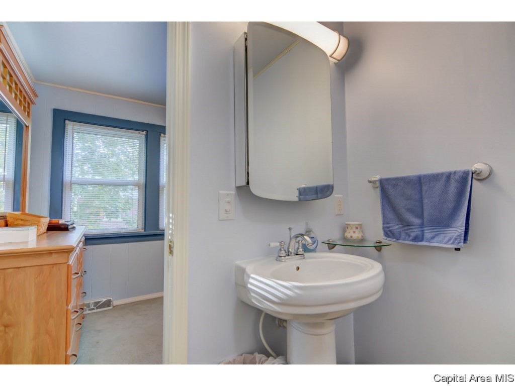 429 North Walnut Street Rochester, IL 62563 - Photo 15 of 33