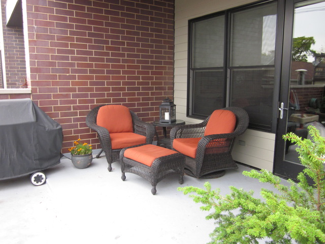 1842 West Irving Park Road, Unit 201 Chicago, IL 60613 - Photo 13 of 13 a area with table and chairs