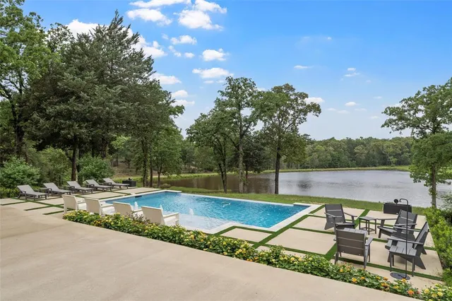 $2,224,000 | 18404 County Road 264, Oakwood, TX 75855