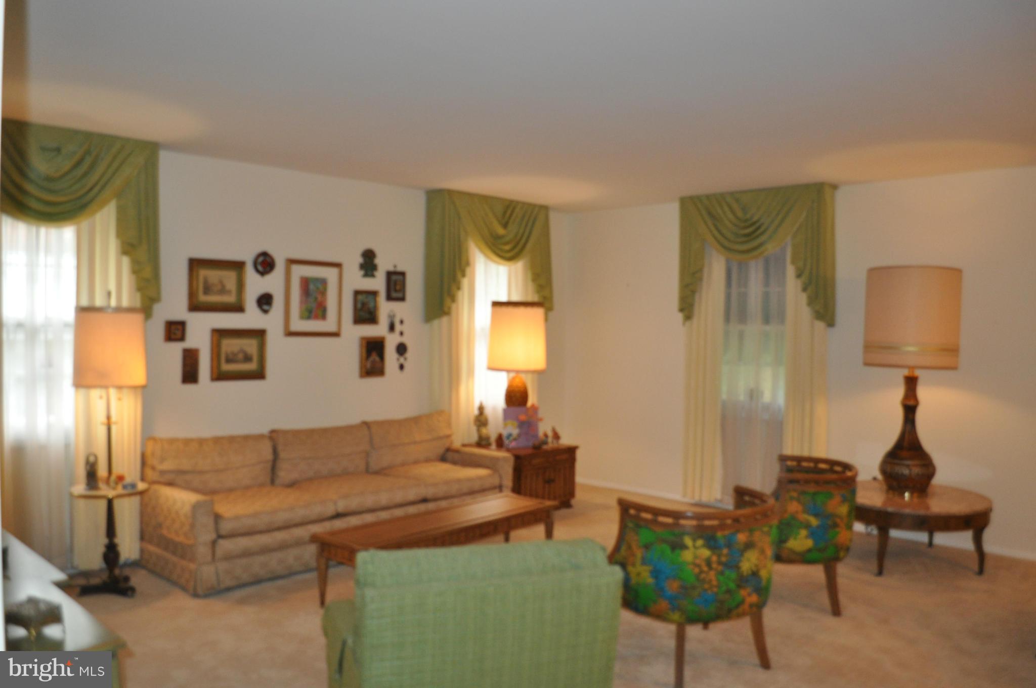 5014 West Running Brook Road Columbia, MD 21044 - Photo 4 of 23 Living Room