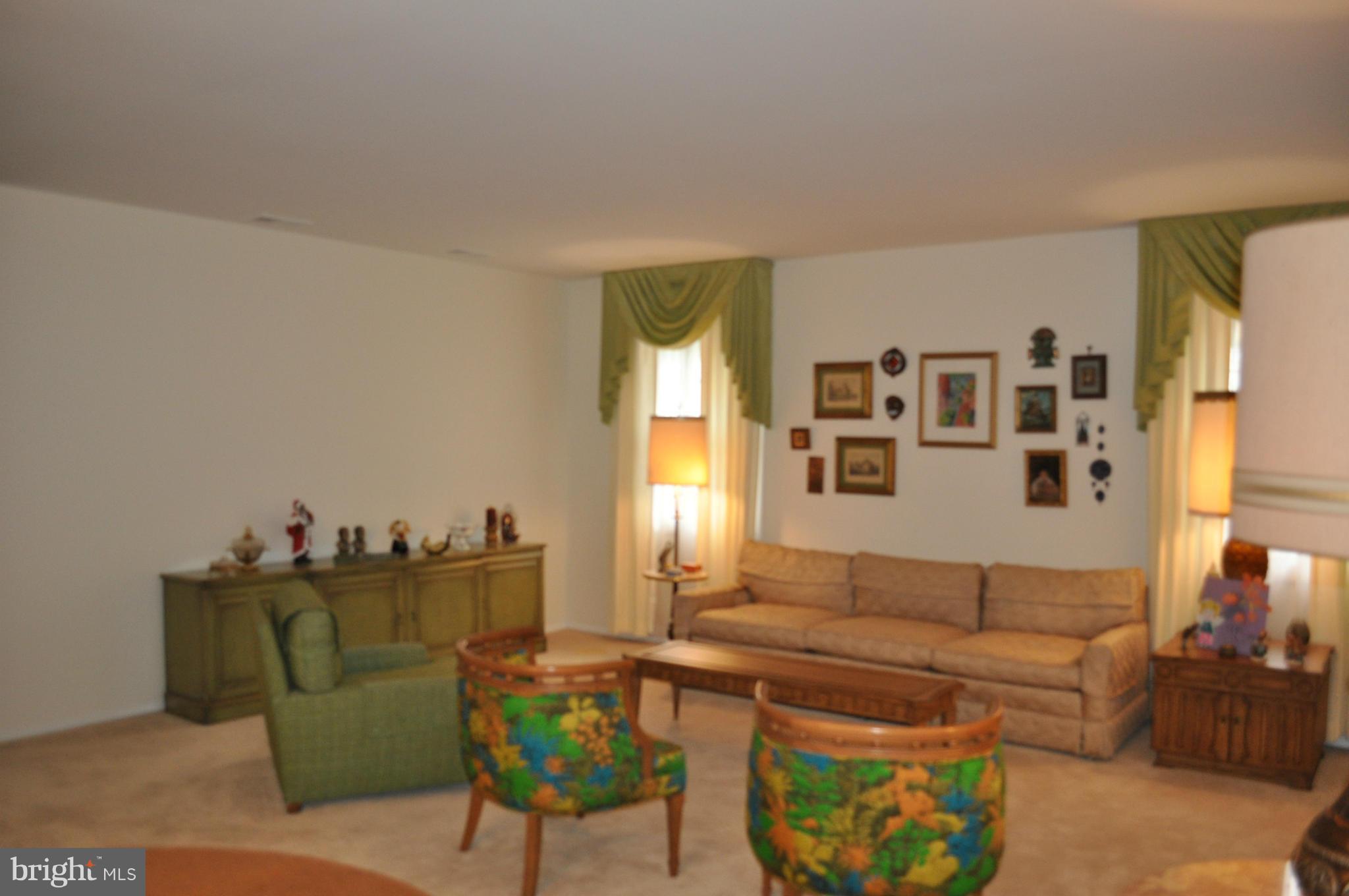 5014 West Running Brook Road Columbia, MD 21044 - Photo 5 of 23 Living Room
