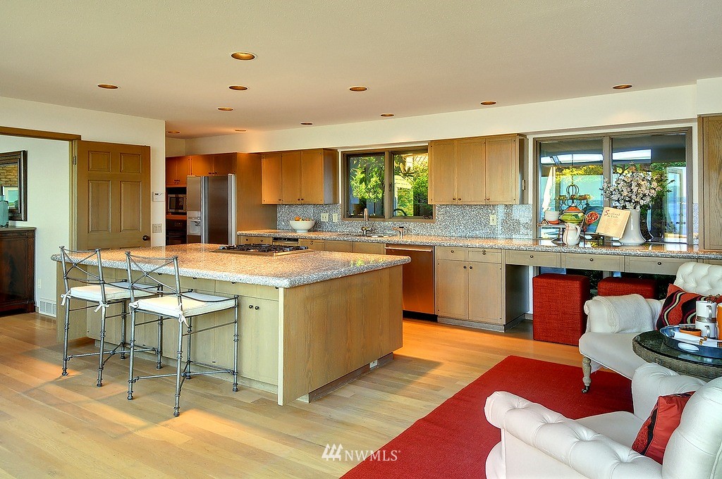 1614 Roanoke Way Mercer Island, WA 98040 - Photo 7 of 15