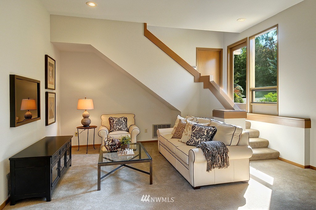1614 Roanoke Way Mercer Island, WA 98040 - Photo 8 of 15