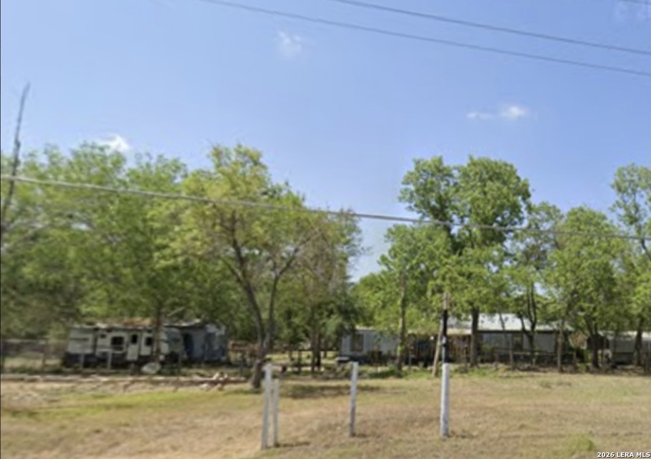 304 East Hunt Street Pleasanton, TX 78064 - Photo 5 of 8