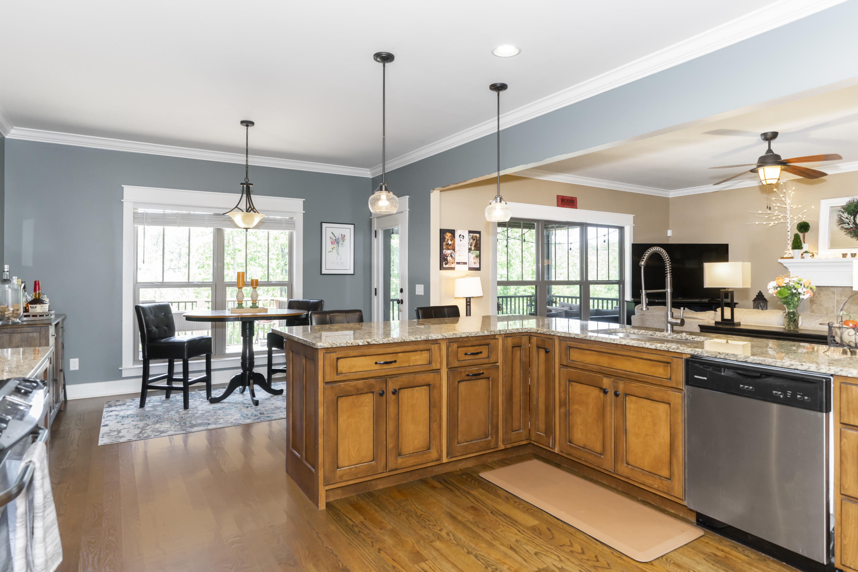 9211 Scarlet Ridge Road, Unit 15 Ooltewah, TN 37363 - Photo 17 of 52 Kitchen