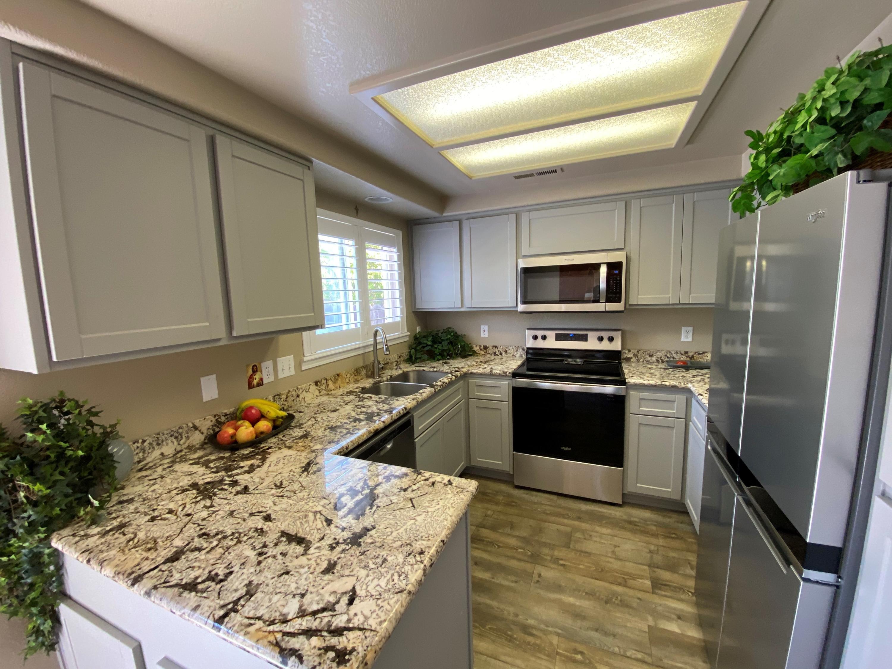1040 Hopkins Road Central Point, OR 97502 - Photo 8 of 33 Kitchen 2