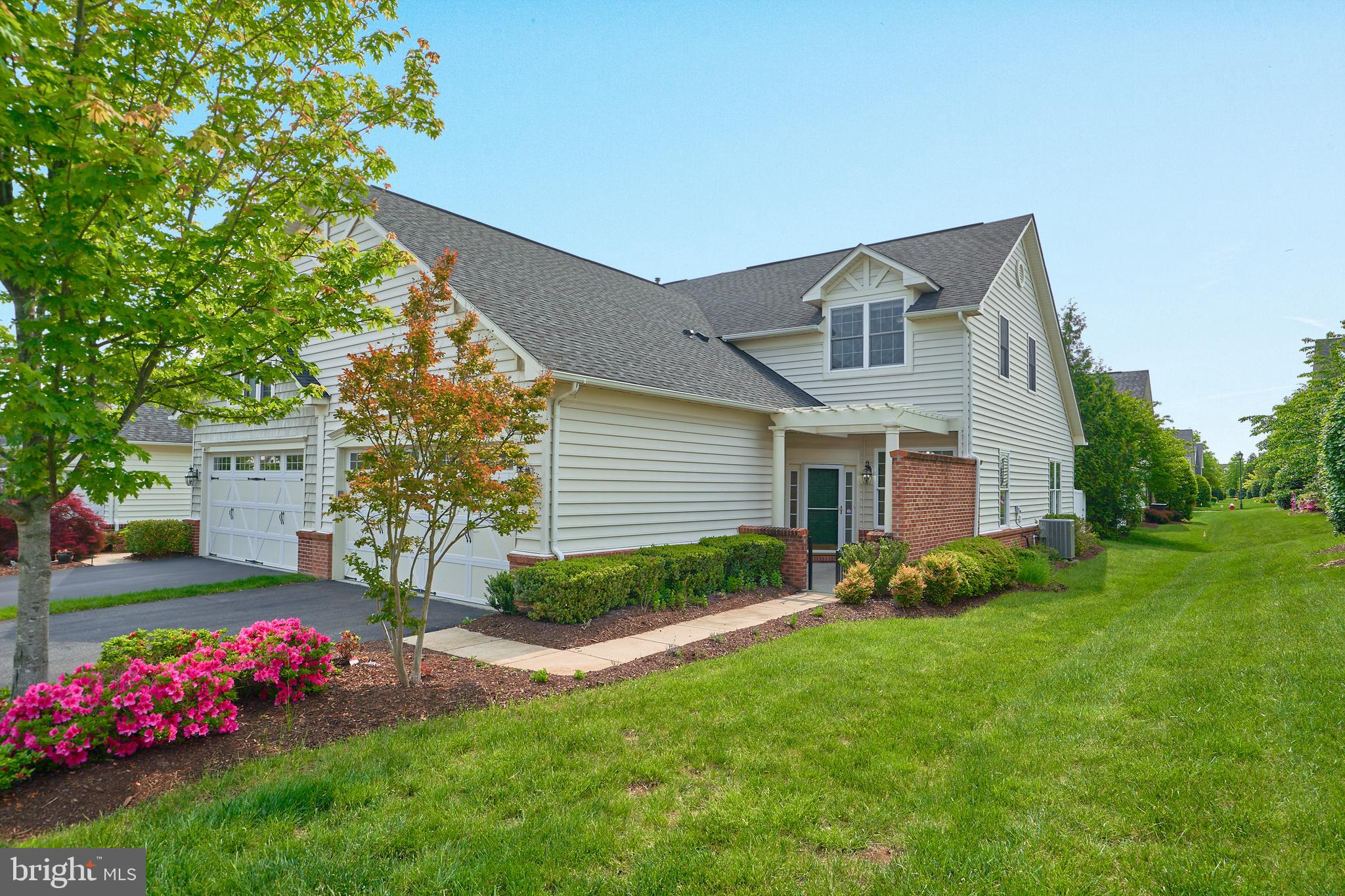 Gorgeous End Unit Townhome