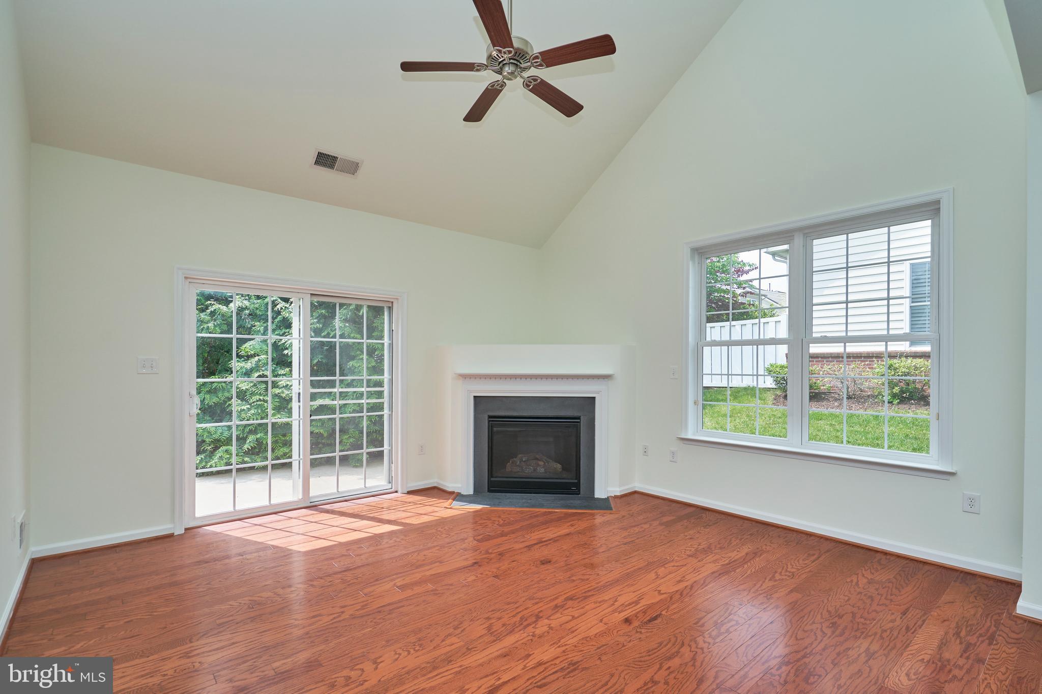 44315 Stableford Square Ashburn, VA 20147 - Photo 13 of 49 Sunny & Bright Family Room with vaulted ceiling