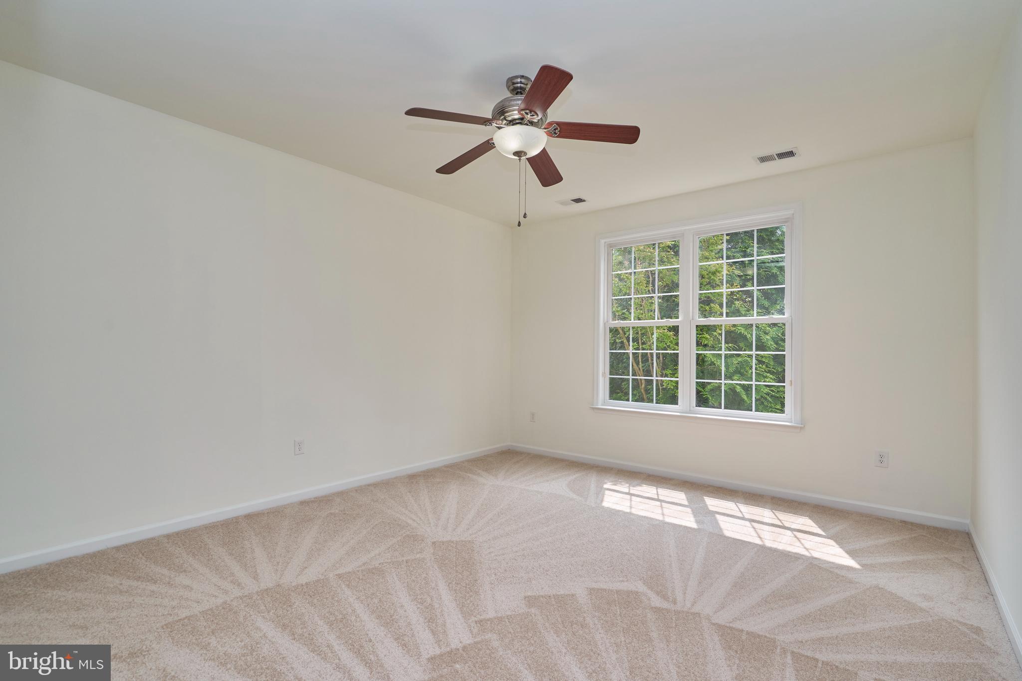 44315 Stableford Square Ashburn, VA 20147 - Photo 17 of 49 Large main floor Primary Suite