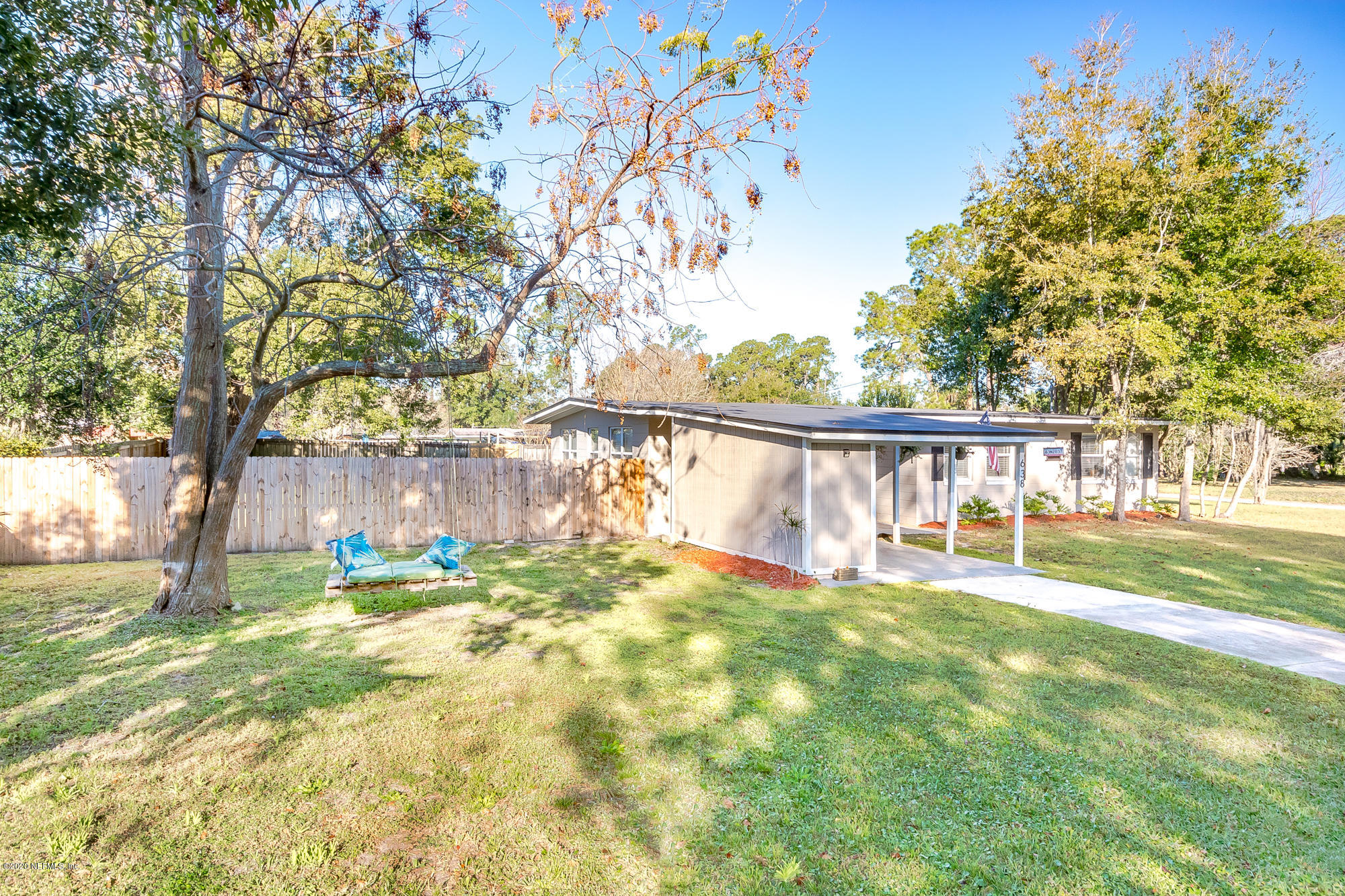 638 Mandalay Road Jacksonville, FL 32216 - Photo 17 of 23 Side yard