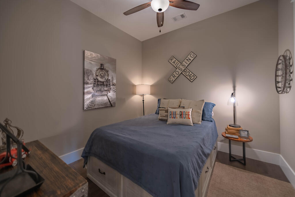 116 West Main Street, Unit 3E Blue Ridge, GA 30513 - Photo 19 of 22 Gallery Image 19
